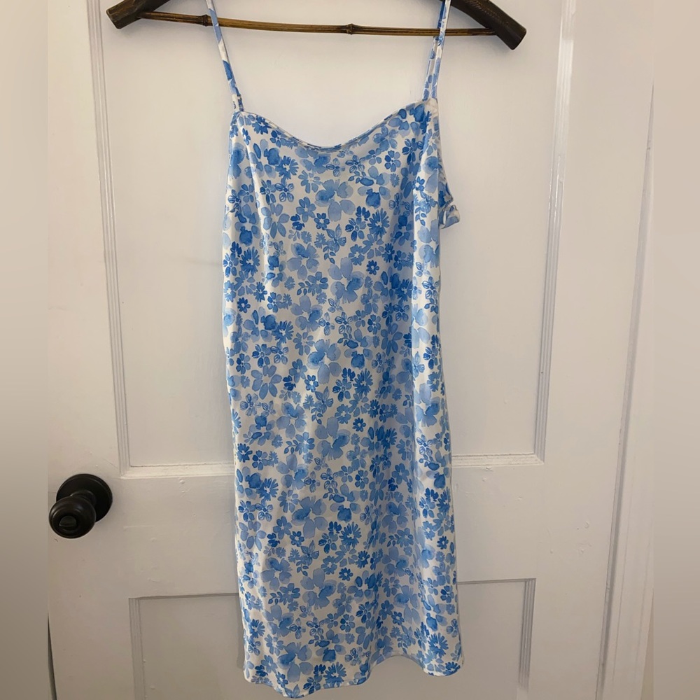 Medium Forever 21 blue and white sundress